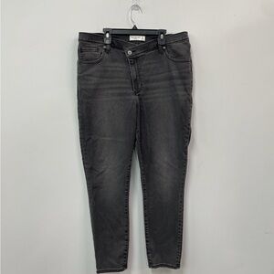 Abercrombie & Fitch Women’s Super Skinny Ankle High Rise Size 16